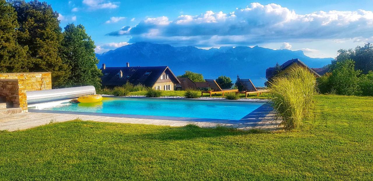 Montreux Holiday Home Екстер'єр фото