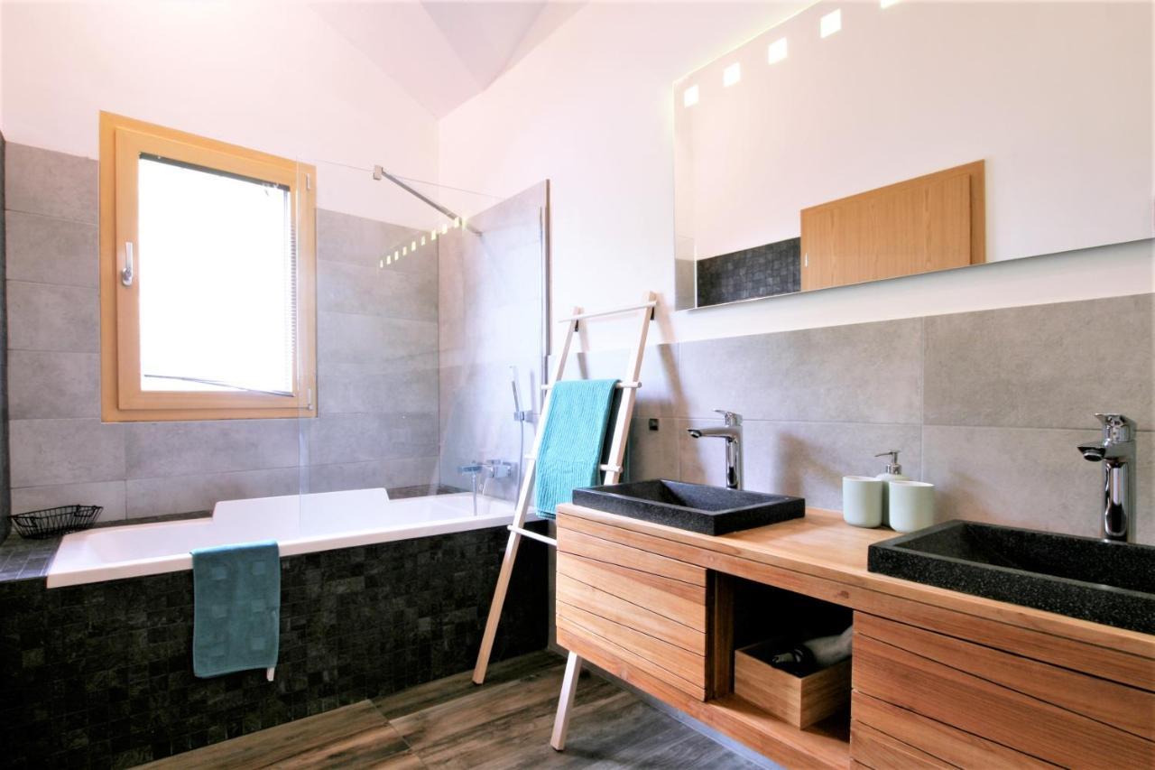 Montreux Holiday Home Екстер'єр фото