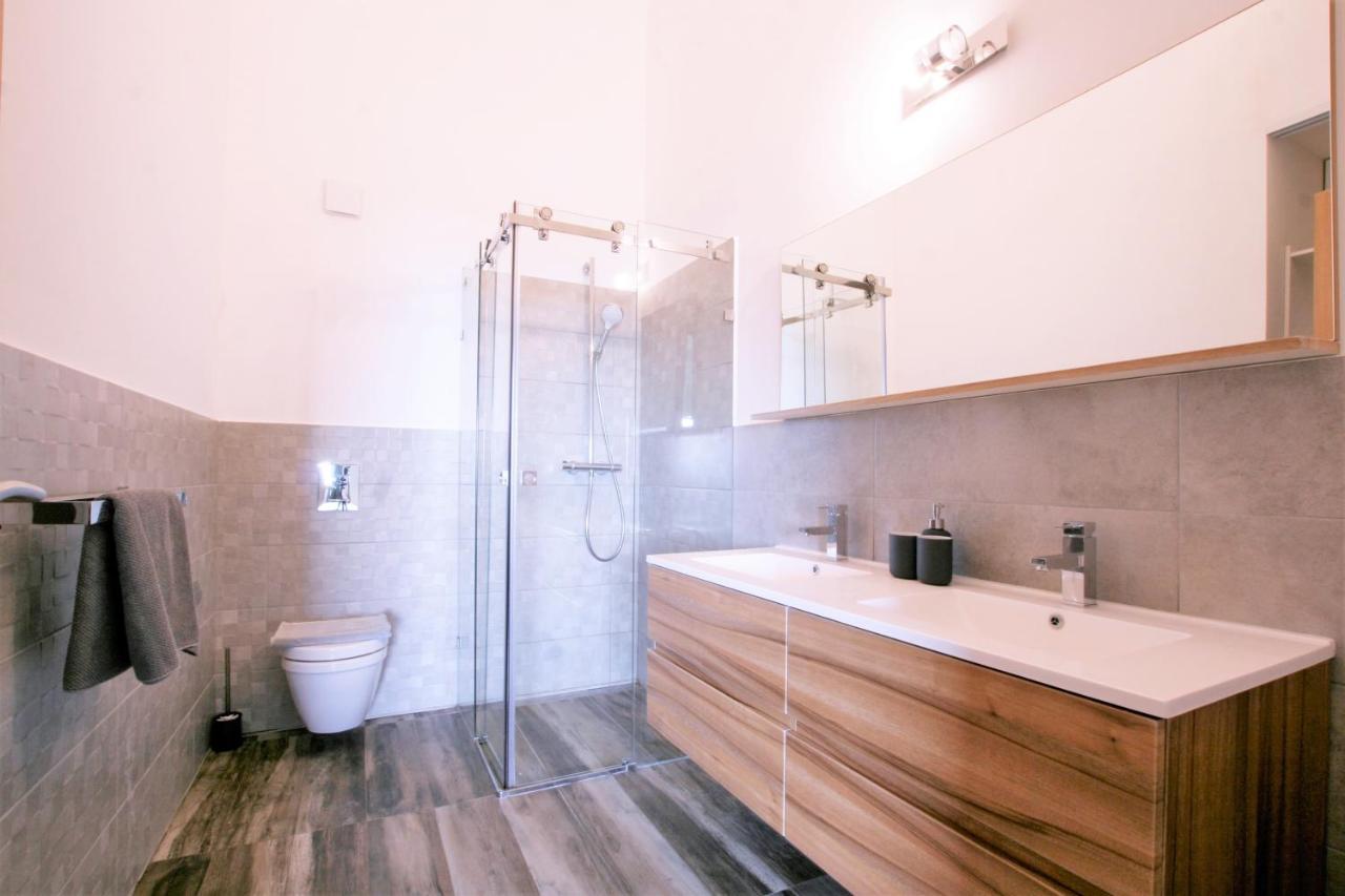 Montreux Holiday Home Екстер'єр фото