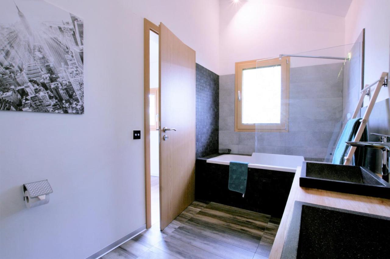 Montreux Holiday Home Екстер'єр фото