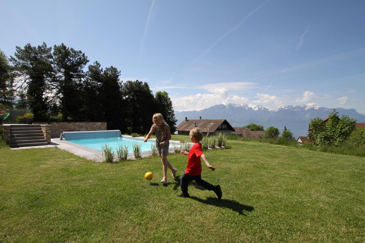 Montreux Holiday Home Екстер'єр фото
