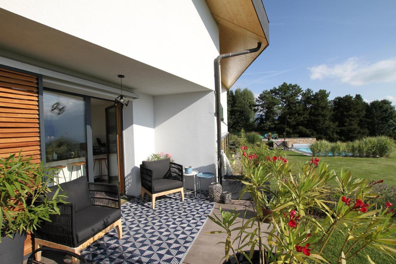 Montreux Holiday Home Екстер'єр фото