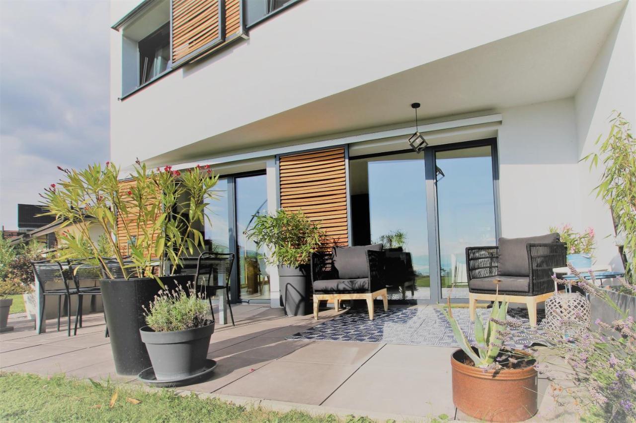Montreux Holiday Home Екстер'єр фото