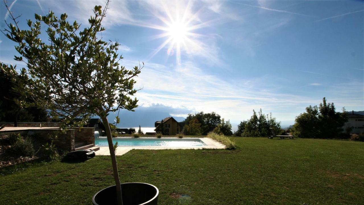 Montreux Holiday Home Екстер'єр фото